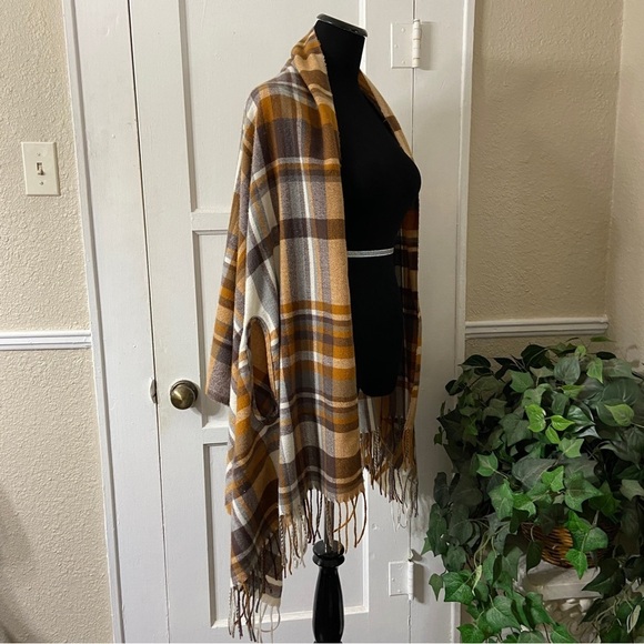 Soft Plaid Scarf With Armholes & Tassel Hem - Picture 10 of 11